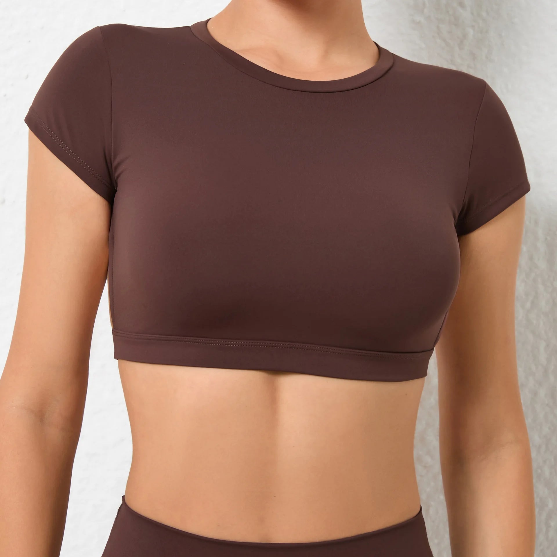 Women’s Backless Sports Crop Top – Breathable Fitness & Workout Shirt