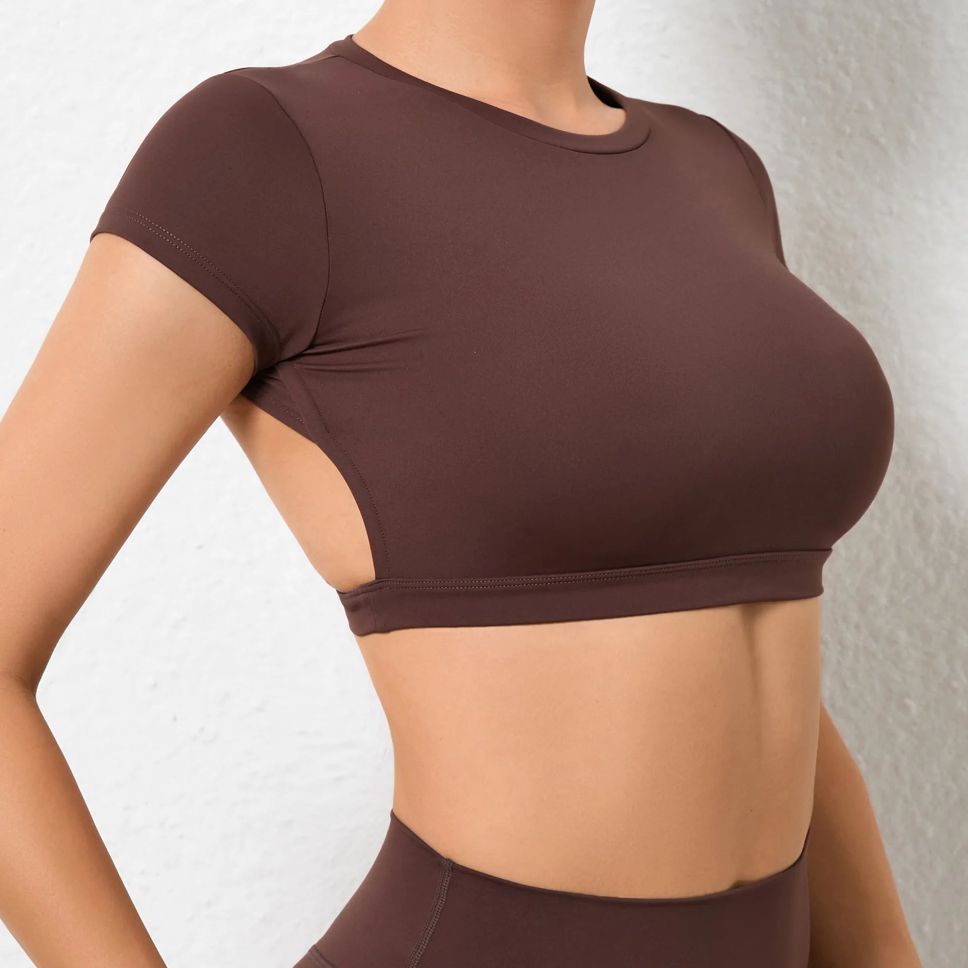 Women’s Backless Sports Crop Top – Breathable Fitness & Workout Shirt